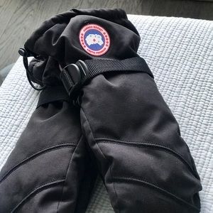 Canada Goose Arctic Down Mitts